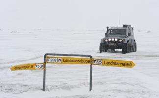 Iceland - winter super jeep tour landmannlaugar